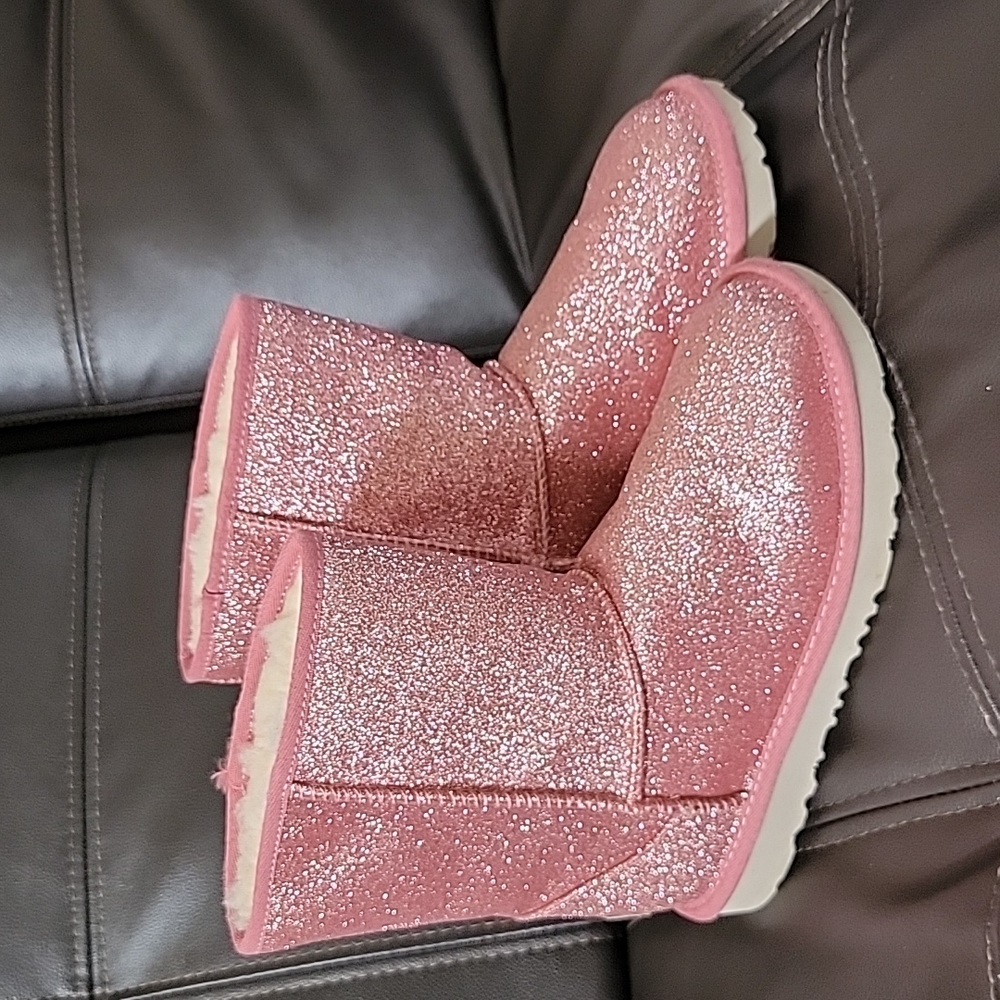 Ugg for girl size: 4